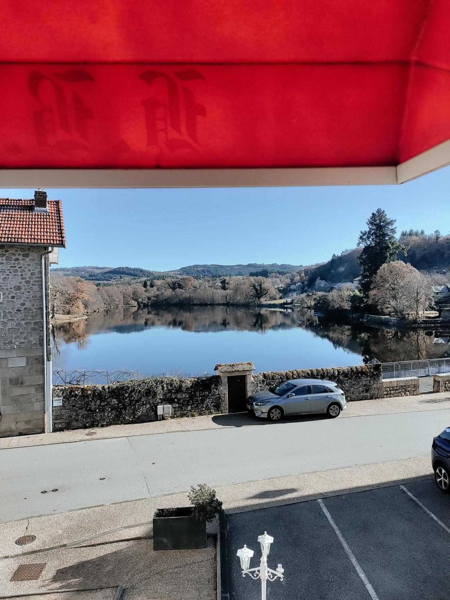 Hotel Le Bellerive Peyrat-le-Château Exterior foto